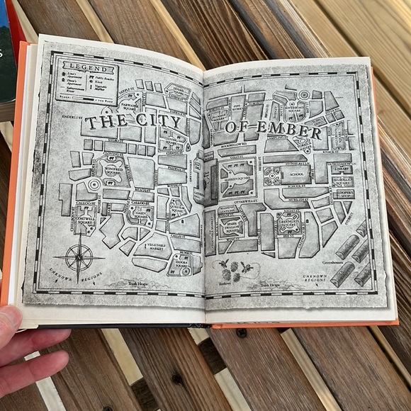 Jeanne DuPRAU 3 Books City of Embers The People of Sparks The Prophet of Yonwood - Picture 12 of 15